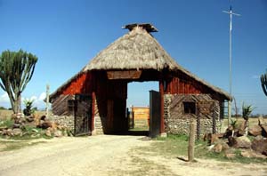 Rongai Gate. Sweetwaters Game Reserve, Kenia. / Rongai Gate. Sweetwaters Game Reserve, Kenya. / (c) Walter Mitch Podszuck (Bwana Mitch) - #980902-08