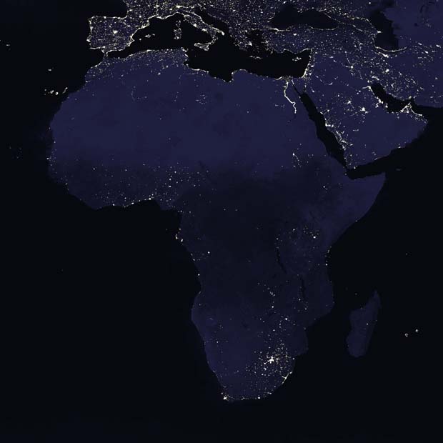 Afrika bei Nacht. / Mit Genehmigung der National Aeronautics & Space Administration (NASA).